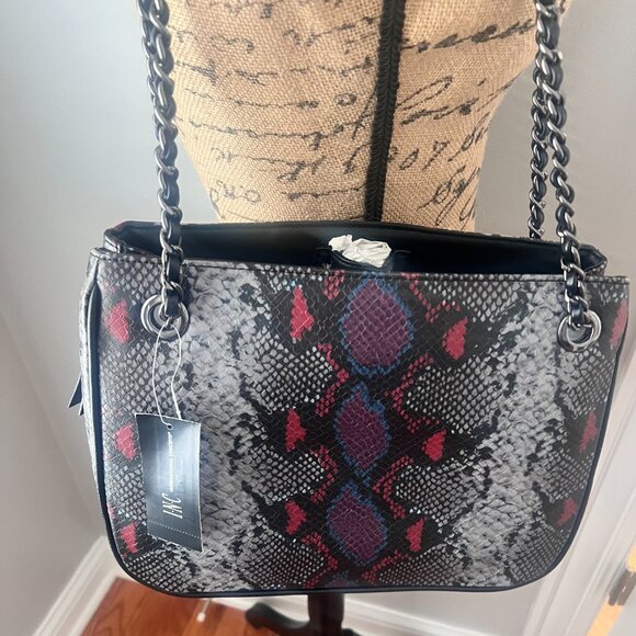 NWT INC Chained Crossbody Bag – Double Zip, Stylish Side Pocket - Picture 5 of 5